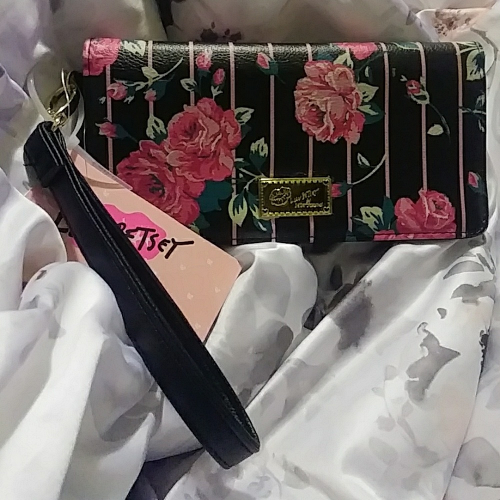 BRAND NEW Black and Pink Betsey Johnson Wristlet